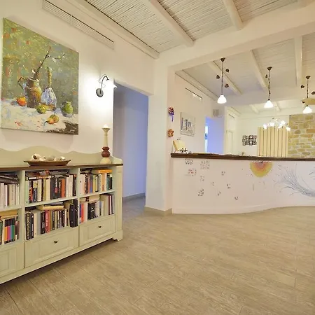 Pelican Otel